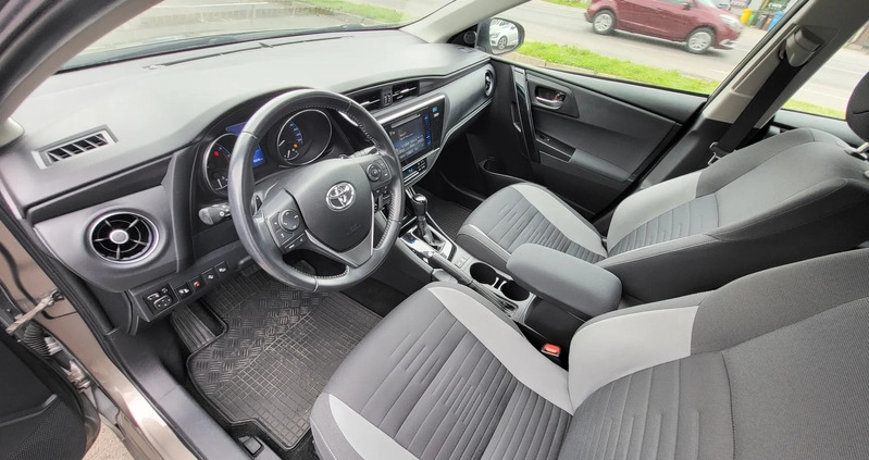 Toyota Auris cena 62700 przebieg: 89000, rok produkcji 2018 z Boguchwała małe 232